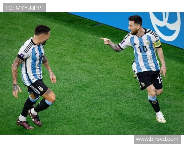 不同足球明星的过人技巧与风格解析让你领略足球魅力的多样性与精彩瞬间